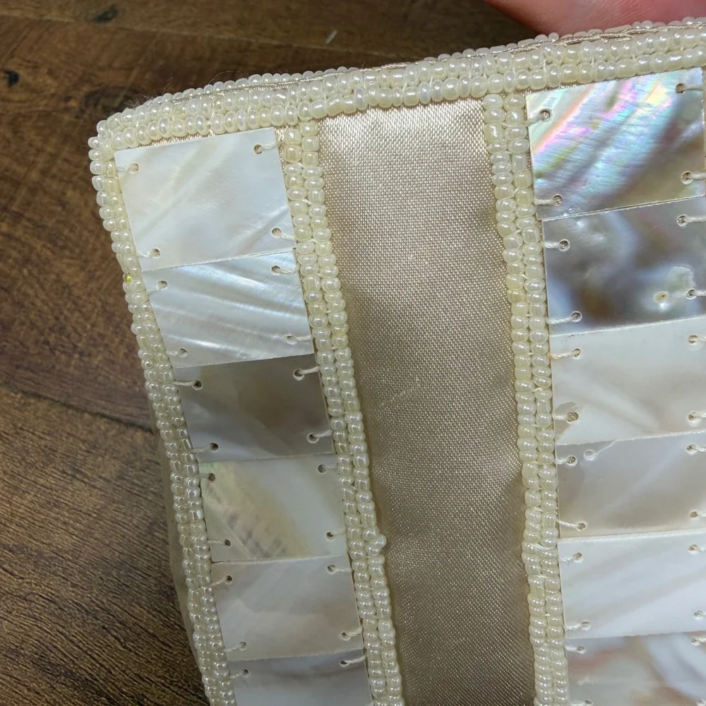 Vintage Y2K DV Collection Vita Mother of Pearl Clutch Tortoiseshell Handle